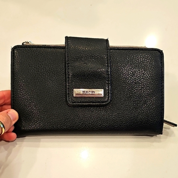 Kenneth Cole Reaction Black Wallet - Picture 2 of 6